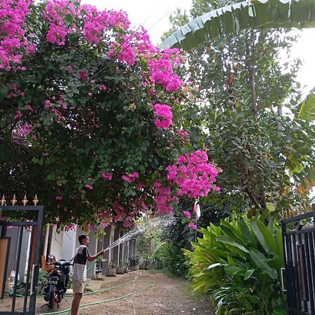 Wl Guesthouse Labuan Bajo Buitenkant foto