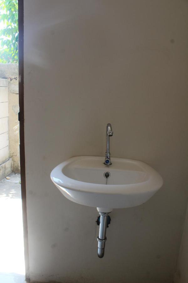 Wl Guesthouse Labuan Bajo Buitenkant foto