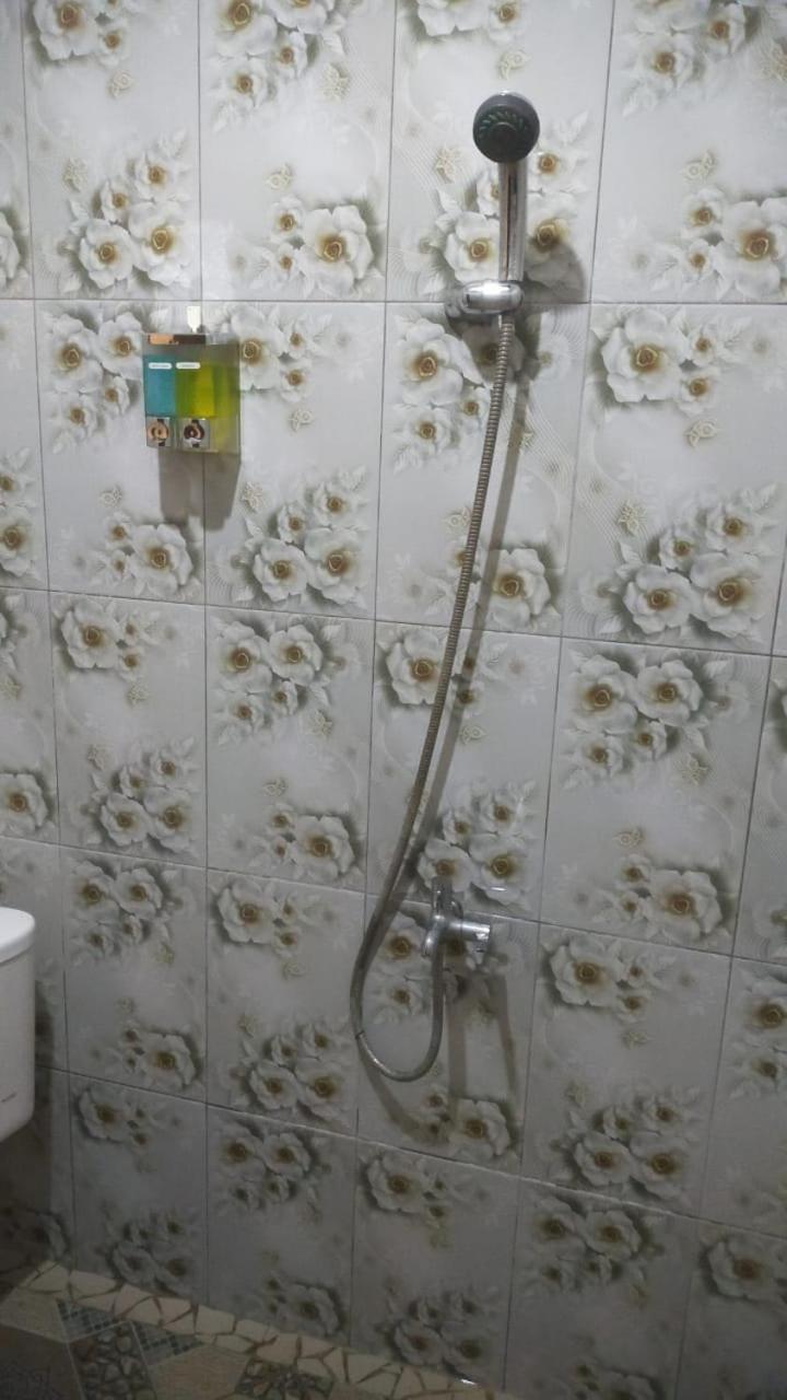 Wl Guesthouse Labuan Bajo Buitenkant foto